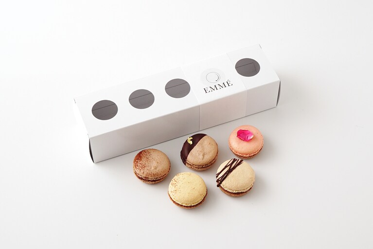 EMME／トリュフ香るマカロンショコラバリエ　2,592円。