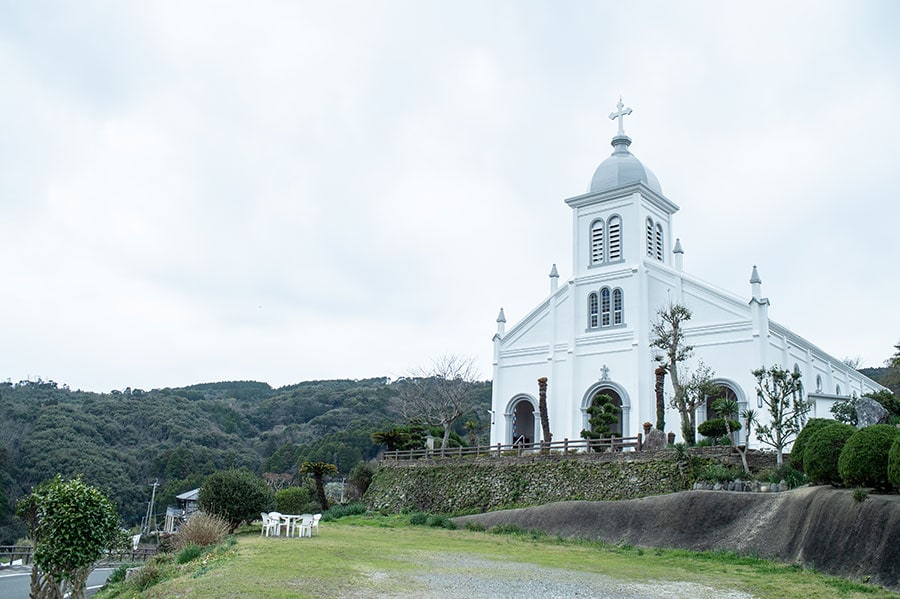 﨑津集落からほど近くにある大江地区の丘の上に立つのは、大江教会。昭和初期、ヨーロッパから赴任した神父らの力で建てられた。