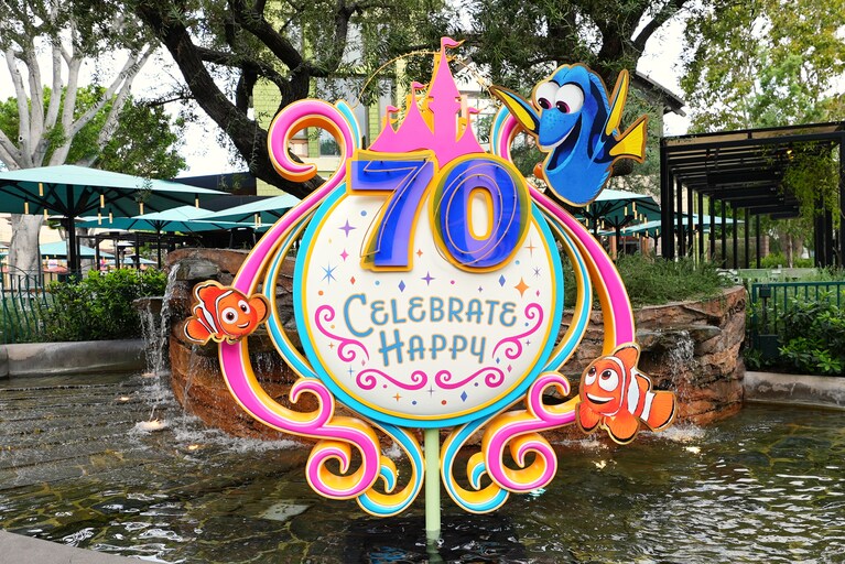 リゾート内に点在する70周年デコレーション