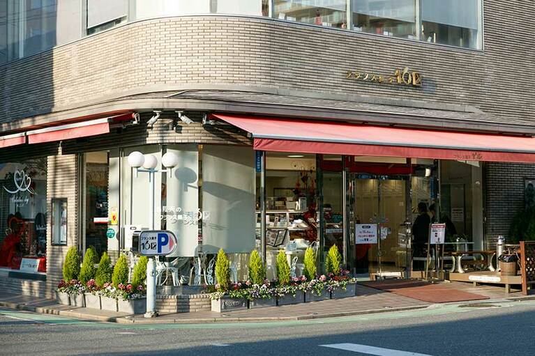 【フランス菓子16区】外観。