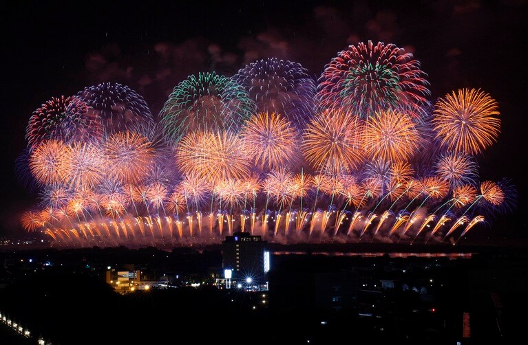【山形県酒田市】酒田の花火。酒田市提供。
