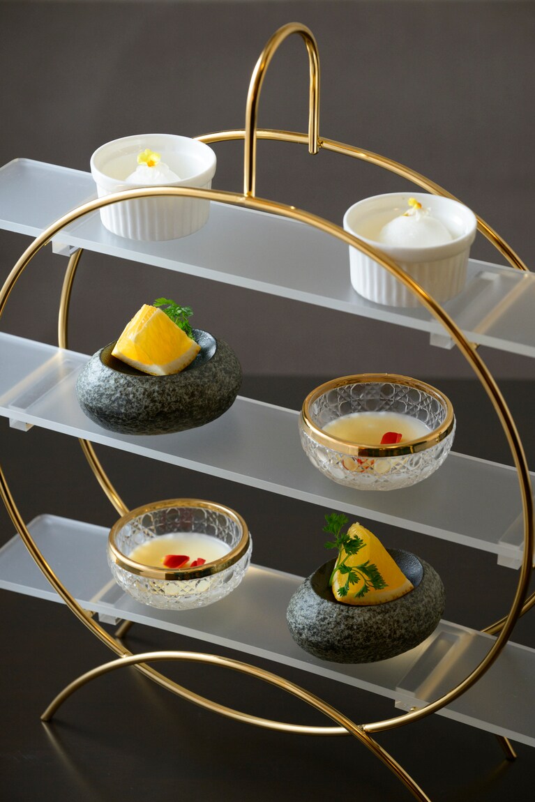 瀬戸内らしい柑橘が入ったフルーツをはじめ、3種のデザートが提供。