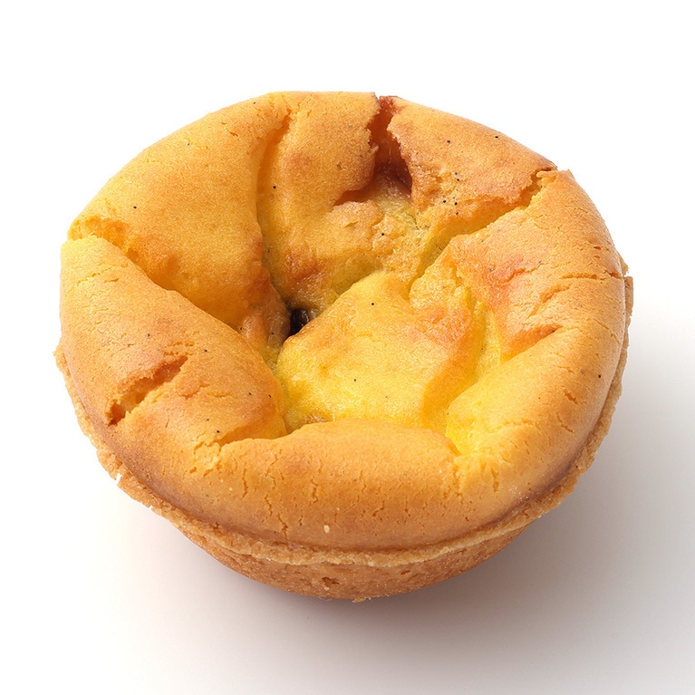 ロレーヌ 370円。グリオットチェリーのコンポートを入れた、ロレーヌ風カスタード風味のタルト。