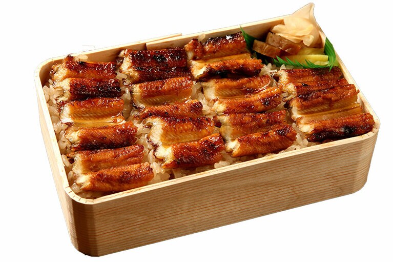 日本三景・宮島の名物はレトロパッケージが目じるし。