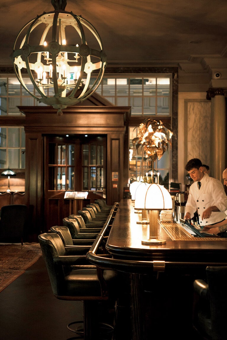 ひとり余韻に浸るならカウンター席へ。