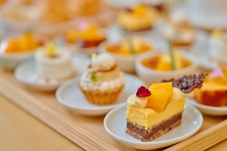 スイーツメニューは、マンゴープリン、マンゴーパイナップルパウンドケーキ、マンゴーパッションチョコレートケーキなど6種類。