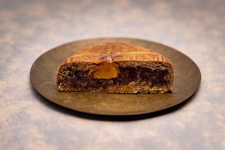 「鳳梨蛋黄月餅（パイナップル塩卵げっぺい）」850円。2023年10月7日まで限定。