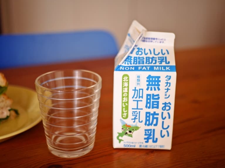 白央さんがたんぱく質とカルシウムのサプリ的に飲んでいる無脂肪乳。