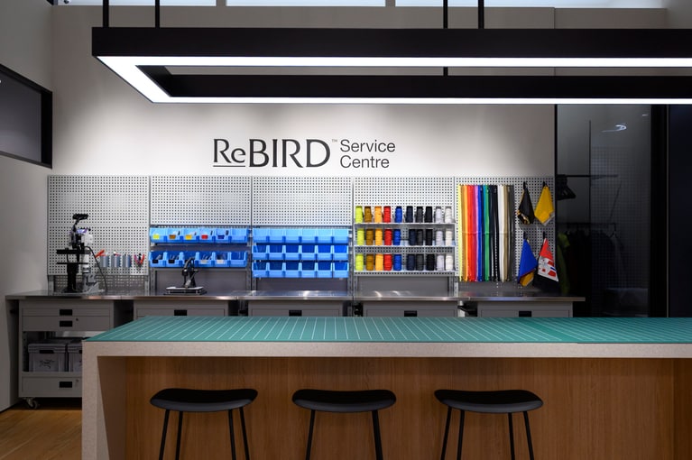 ReBIRD™ サービスセンターは、適切なメンテナンスを通じて製品をより長く使うことを目指したサービス。この場で応急処置や修理、メンテナンスの相談を受け付けている。