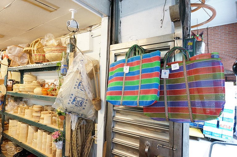 こんな感じで店先にぶらさがっていることも。