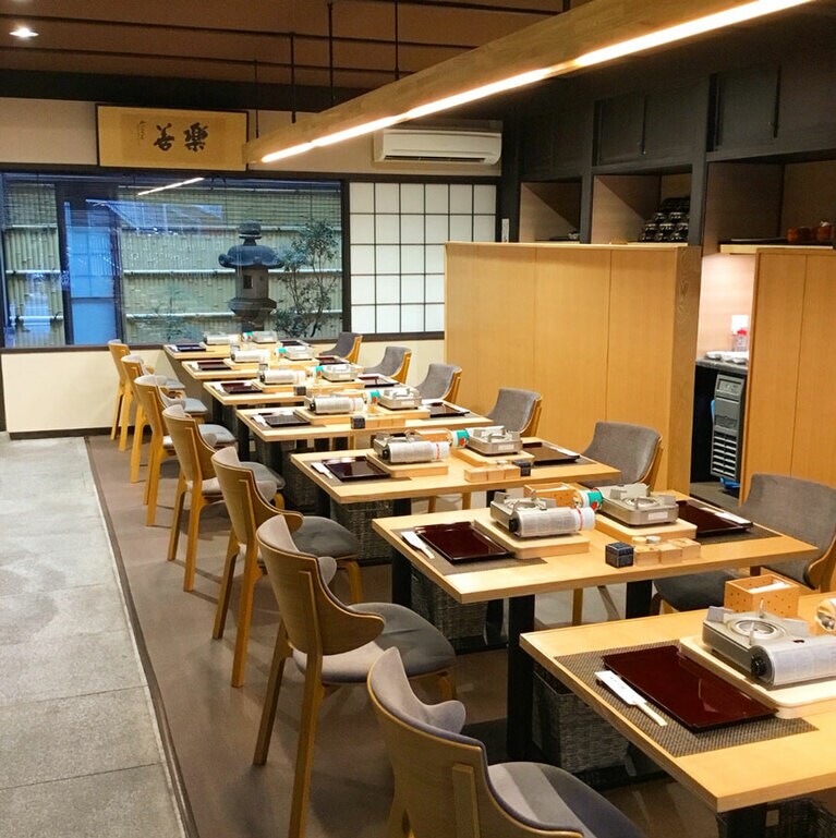 「千丸屋」さんの湯葉鍋ランチには湯葉の炊き込みご飯がセットでついてきます。京都に訪れる際には本家本元、絶品の「湯葉の炊き込みご飯」をぜひ。