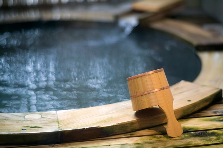 べにや無何有［石川／山代温泉］洋室の客室露天風呂。