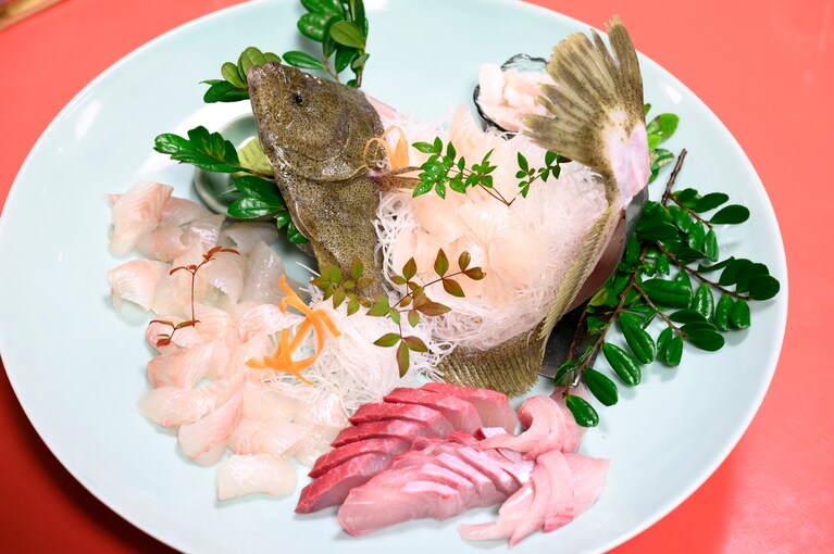 ヒラメとヒラスの刺身。鮮度バツグン。