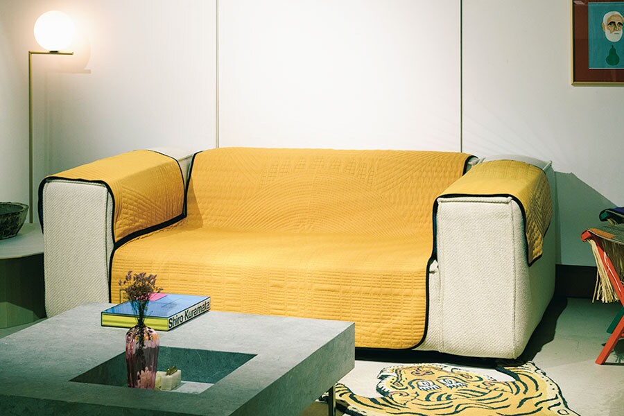 COUCH COVER 132,000円 W298×D200cm／BYBORRE・CIBONE