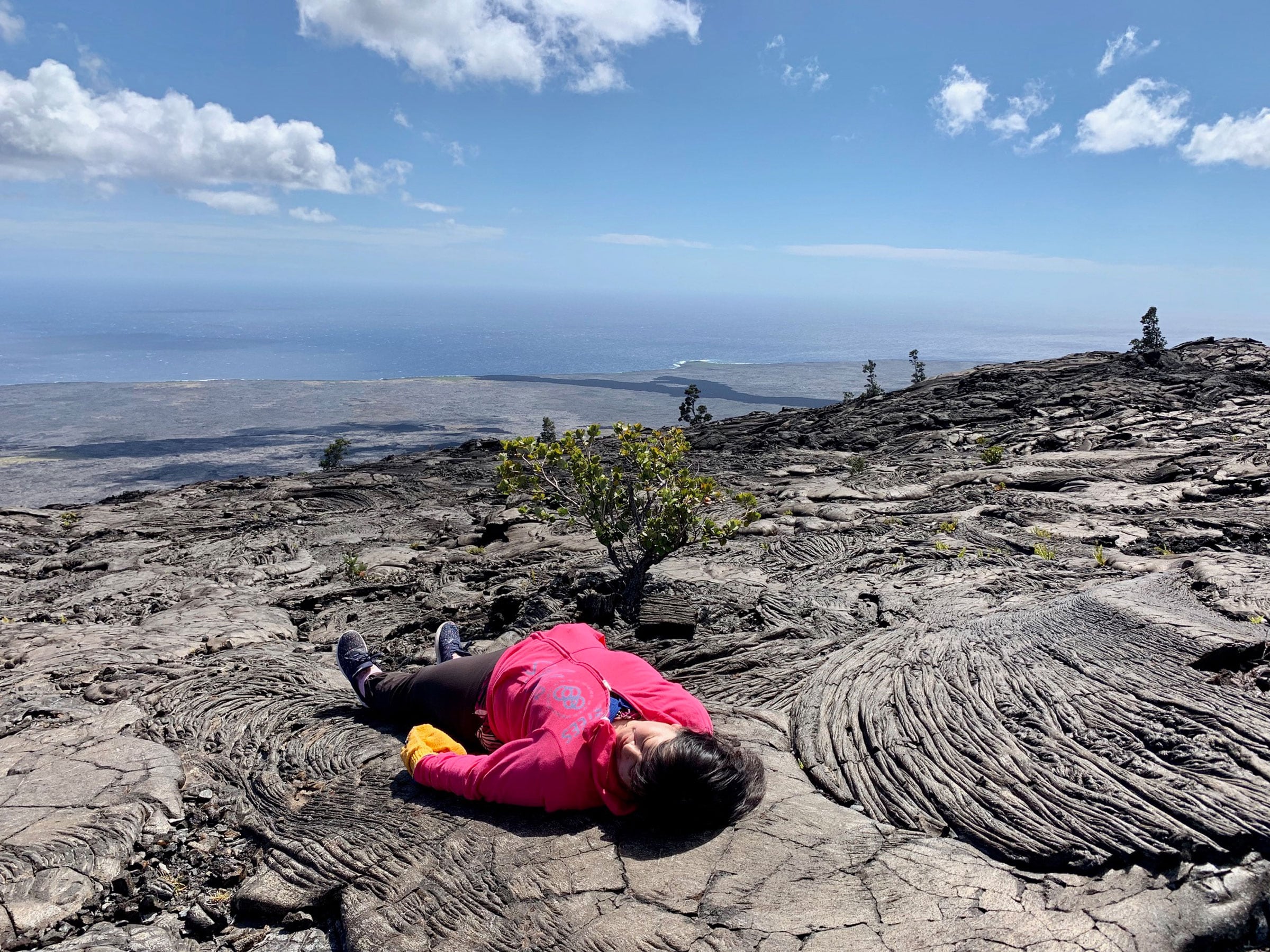 噴火後のキラウエア火口は驚きの姿に ハワイ島一日ツアーで火山国立公園へ 宮本紗絵の 発見ハワイ