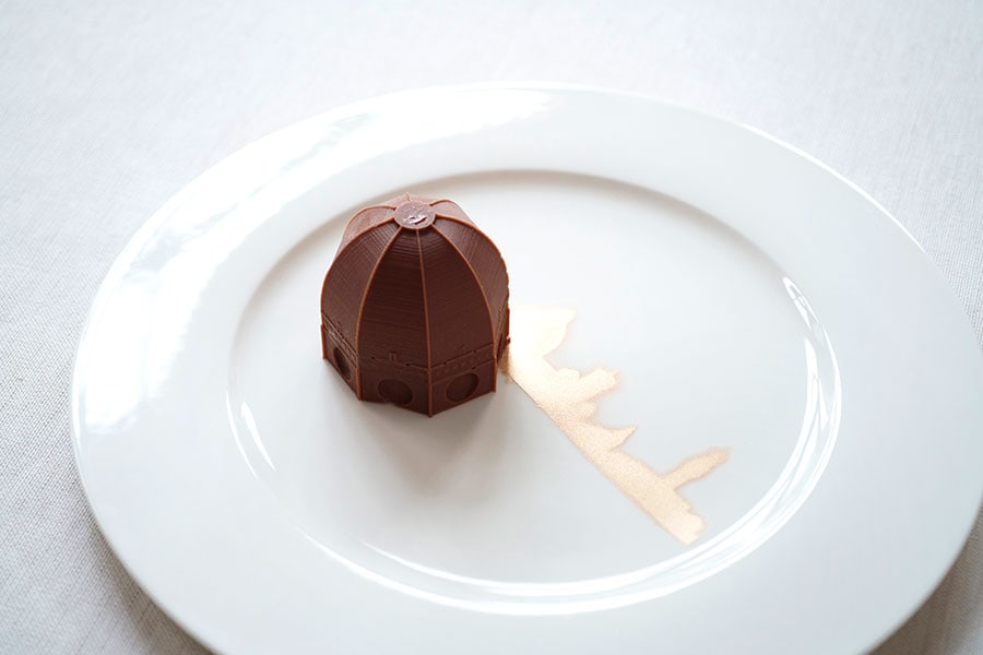 ドゥオーモを模したリコッタチーズとチョコレートのケーキ “ブルネレスキのクーポラ” 25ユーロ。