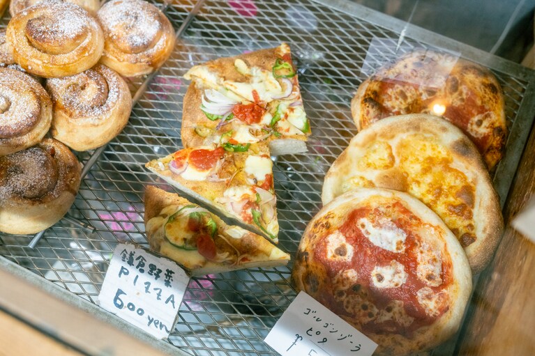 レンバイで仕入れた野菜でつくる「鎌倉野菜PIZZA」。価格はサイズや内容により変動。