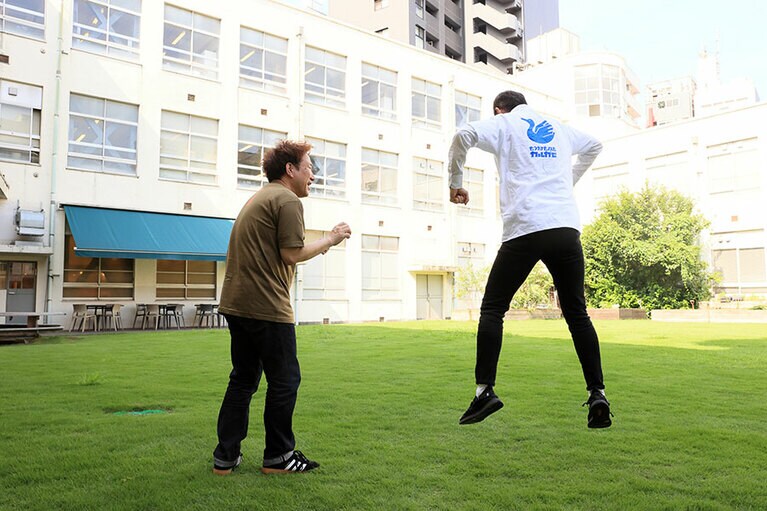 ジョイマンのネタをパラパラ写真で。