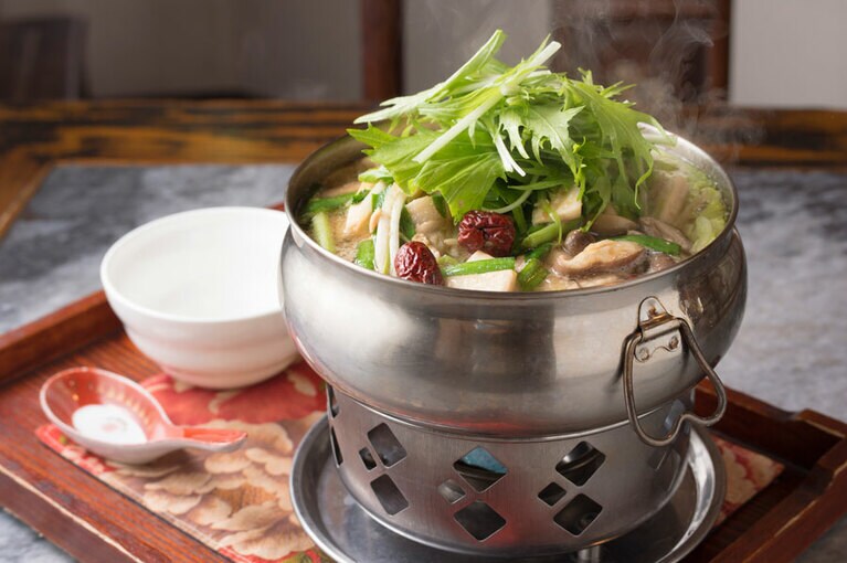 「台湾薬膳火鍋」 1,480円。薬効もあいまって、食べ終わる頃にはお風呂に入った後のように体がほかほか。