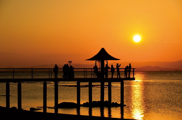 挙式可能なエンジェル ピアの美しい夕景。