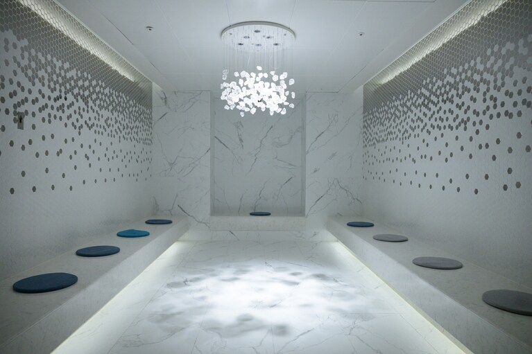 しっかり熱をためたら、ここで一気にクールダウン。キリッと冷えた13℃の空間で、火照った体を落ち着かせながら、疲れやモヤモヤも一緒にリセット！