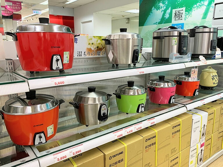 豊富な品揃え。サイズやカラーなどは店員に確認するのがベター。