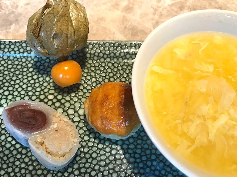 点心メニューも揃っていて、通年の定番メニューに毎月、月の前後半でセレクションの変わるメニューが用意されている。写真はランチのデザート5種。