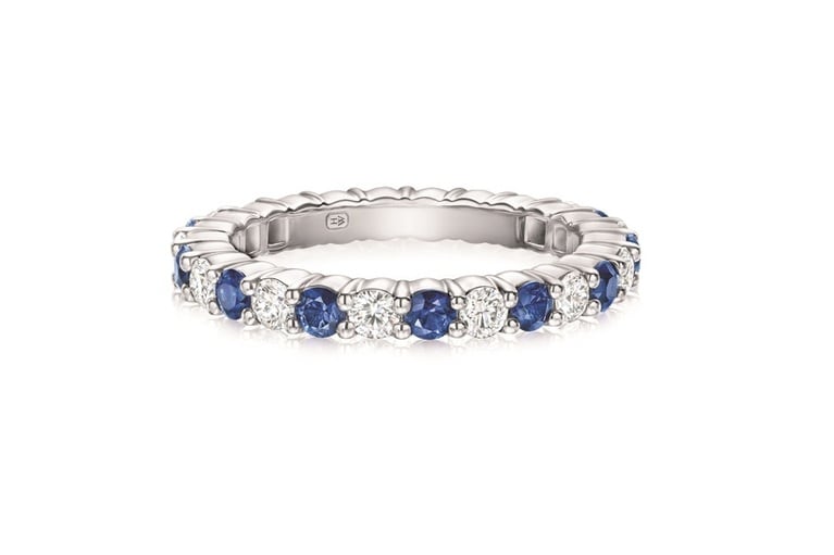 「ラウンドカット・プロングセット・リング」（PT×DIA×サファイア） 1,221,000円〜／ハリー・ウィンストン（ハリー・ウィンストン クライアントインフォメーション）