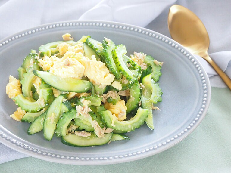 (8) 卵が全体に混ざったら、器に盛り付けて完成です。