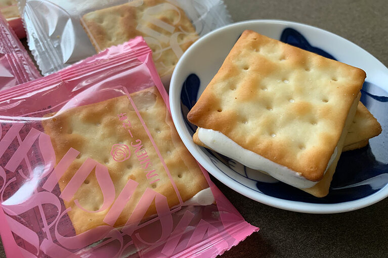 ミルクヌガーがたっぷり。クラッカーもサクッと焼き上がっています。