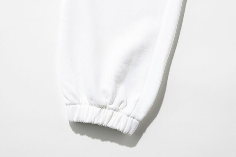 裾のギャザーが、脚を実力以上にキレイに見せてくれる。