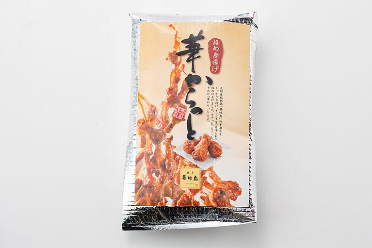 博多華味鳥 華からっと 1,080円(300g)。