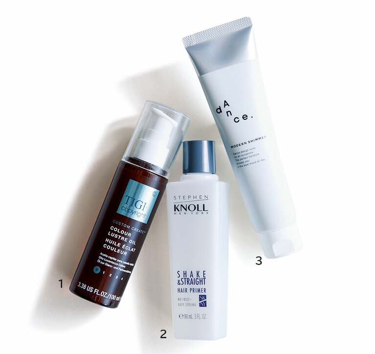 1：ココナッツオイルがクセ毛や浮き毛を抑え、まとまりやすく。カラーリングした髪を色鮮やかに見せる効果も。TIGI コピーライト カラーラスターオイル 100mL 3,080円／プロジエ 
2：クセやうねりをケアし、扱いやすいストレートに整える。髪の補修効果も。スティーブンノル シェイク アンド ストレート ヘアプライマー 90mL 1,980円［編集部調べ］(6/16発売)／コーセー 
3：ツヤと動きが出やすいジェリー状のオイル。ぺったりしないので髪が少ない人にもおすすめ。ダンスデザインチューナー モダンシマー 80g 1,980円／アリミノ