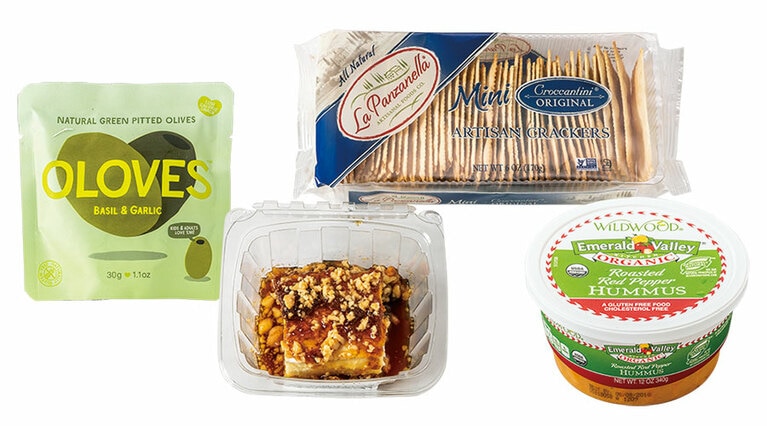 ［Snack］左：食べきりサイズがうれしいオリーブを発見。2.99ドル／Foodland Farms 中：ホールフーズはチーズも評判。イチジクやアーモンドを合わせたブリーチーズ 7.74ドル、クラッカー 7.99ドル／Whole Foods Market 右：赤トウガラシのフムスはディップとして。5.19ドル／Down to Earth