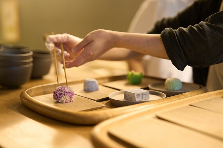 京都の老舗和菓子店・嘯月の和菓子は優しい味わい。