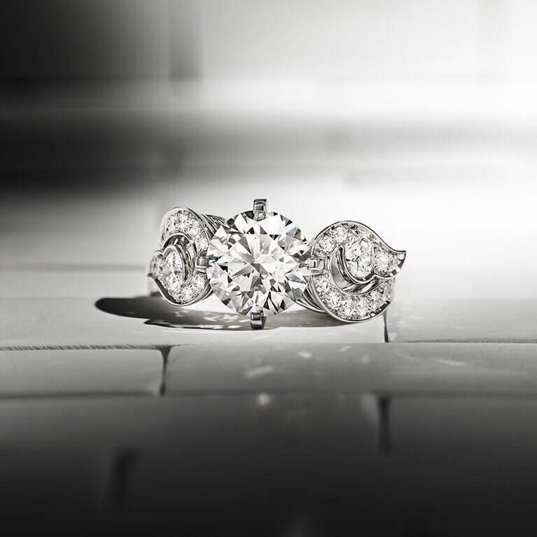 「アラジン ソリティア」リング（PT×センターDIA3.14ct）50,160,000円／ヴァン クリーフ＆アーペル