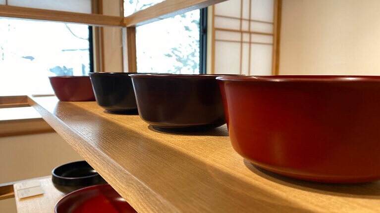 使うほどに艶を増していく浄法寺漆器。©伊藤由起
