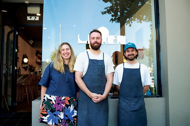 左から：オーナーのエマさんとマリチさん、スタッフのハミシュさん。