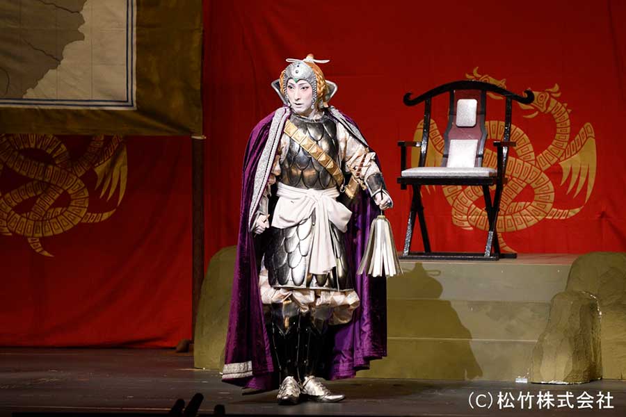 庶民的な服装のナウシカと違い、王族らしいスタイルの多いクシャナは歌舞伎に通じるものがあった。
