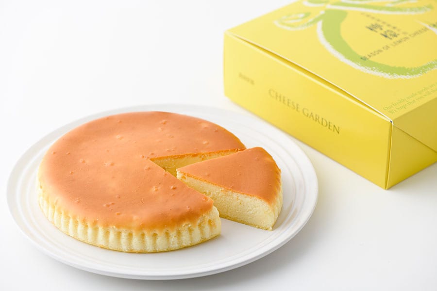 レモンチーズケーキ 1,343円(1ホール)。