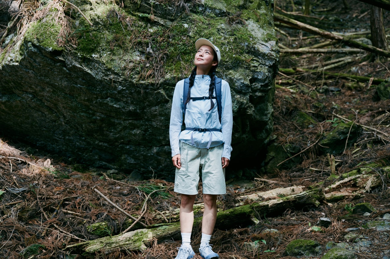 吉岡更紗さんがまとう新作「シンソラ フーディ ウィメンズ」￥37,400。