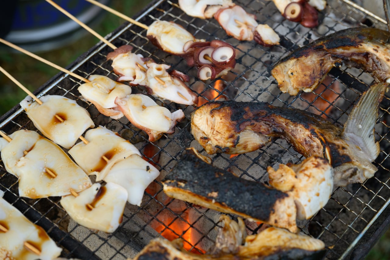 網焼き、鹿肉カレーなど、知床のごちそうはどれもうまいがすぎる！