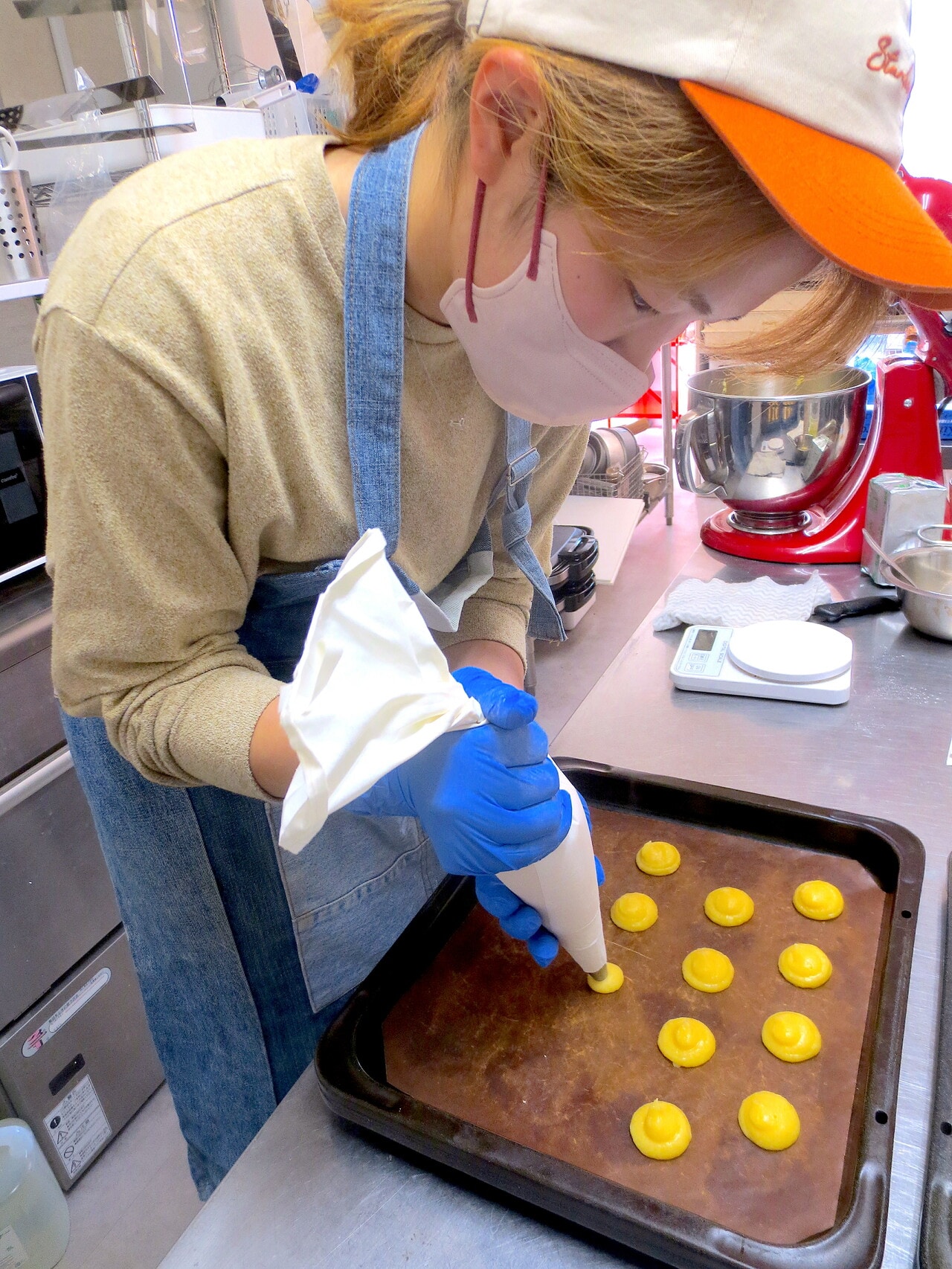 シュークリームは、金・土曜に販売。生地は当日焼きたて。