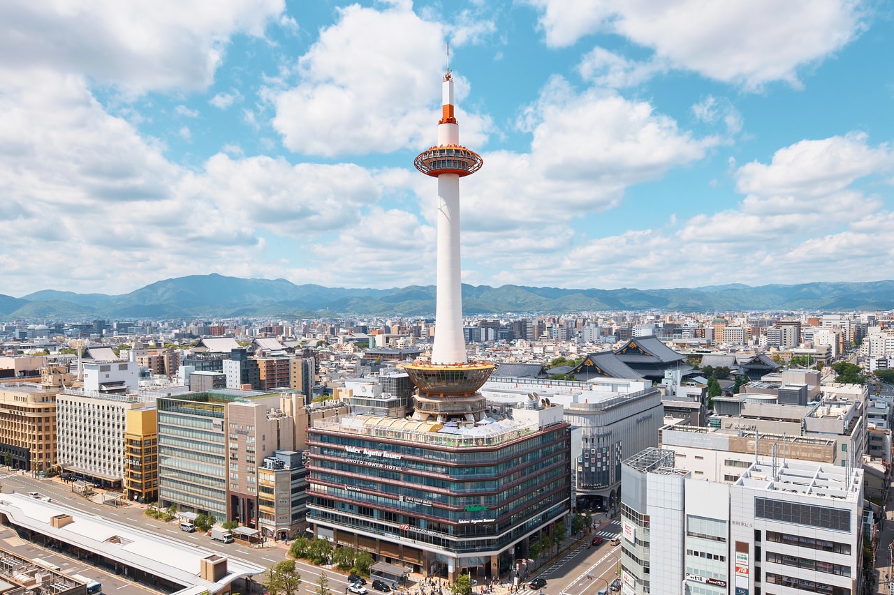 展望室からは、京都の市街地や夜景を360度見渡せる。