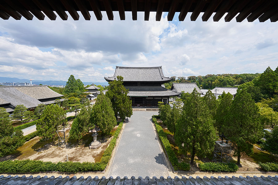 三門の楼上では東福寺はもちろん、京都を一望することができる。