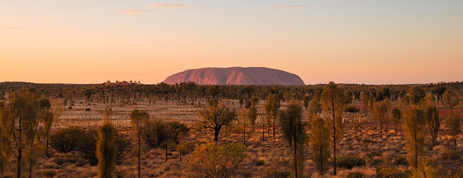 オーストラリアの雄大さを象徴するウルル。photo:Tourism Australia
