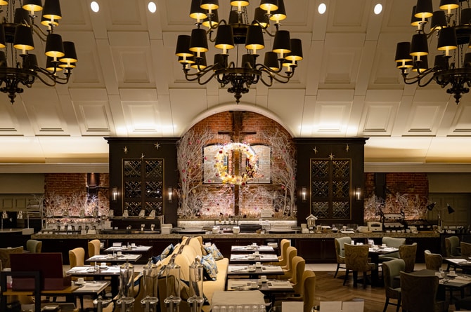 レストラン「アトリウム」のリース。