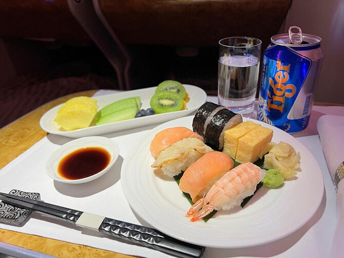 エミレーツ航空　ビジネスクラスメニュー、安全のしおり エミレーツ航空 ビジネスクラスメニュー、安全のしおり - メルカリ