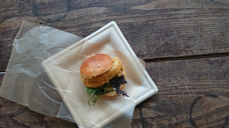 新たな福井名物として、ただいま開発進行中のフナバーガー。