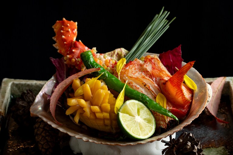 蟹、鮑など、北海道の絶品食材もたっぷり堪能できます。